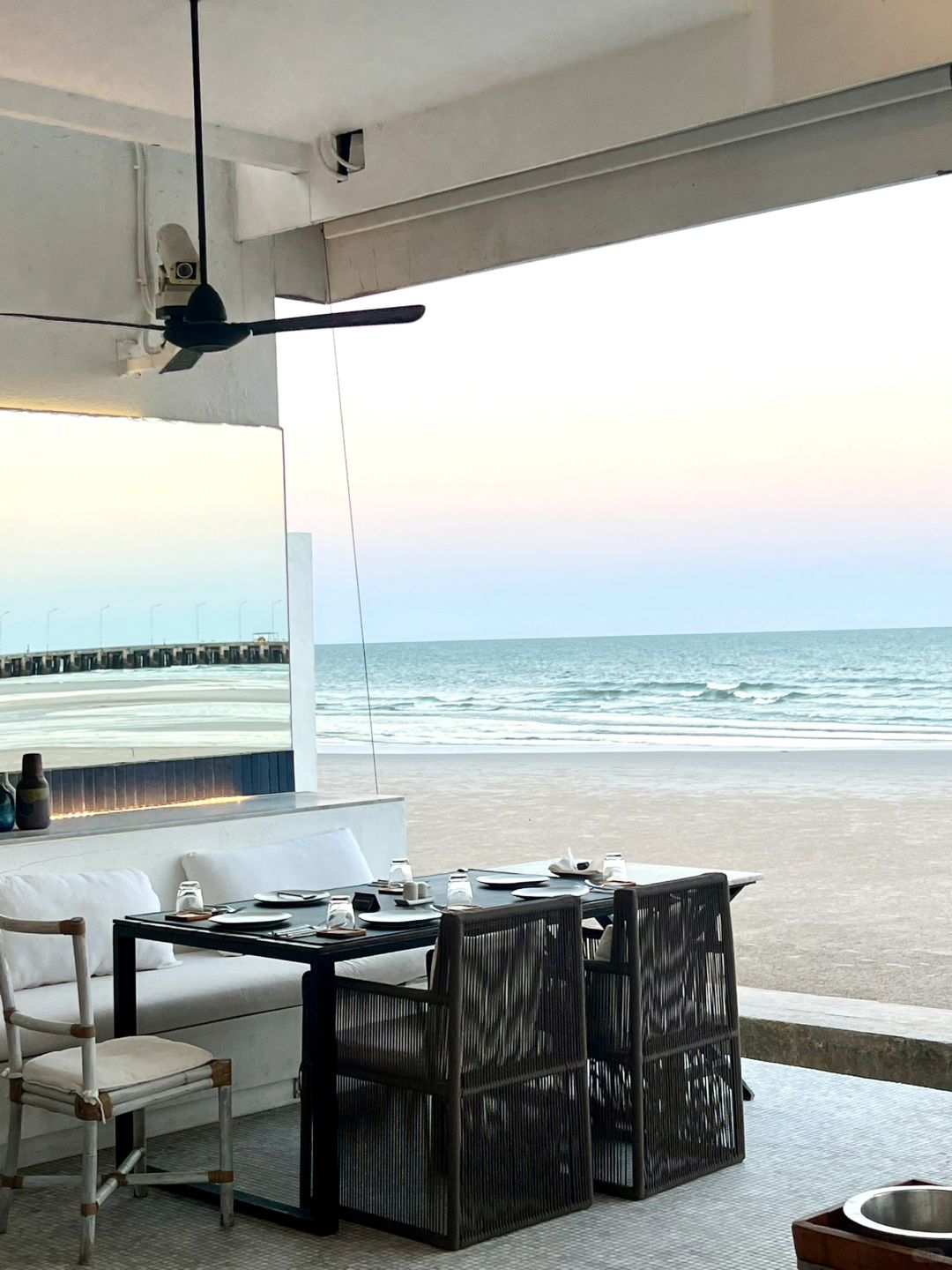 Hua Hin-CAPE NIDHRA HOTEL in Hua Hin, Thailand, ?small rooms and expensive prices