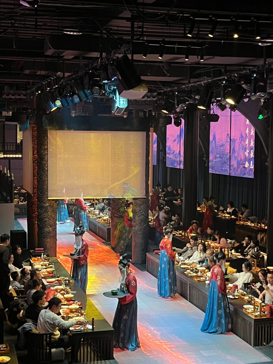 Chengdu/Chongqing-The popular Chengdu Shu banquet restaurant recently is full of ancient feelings!