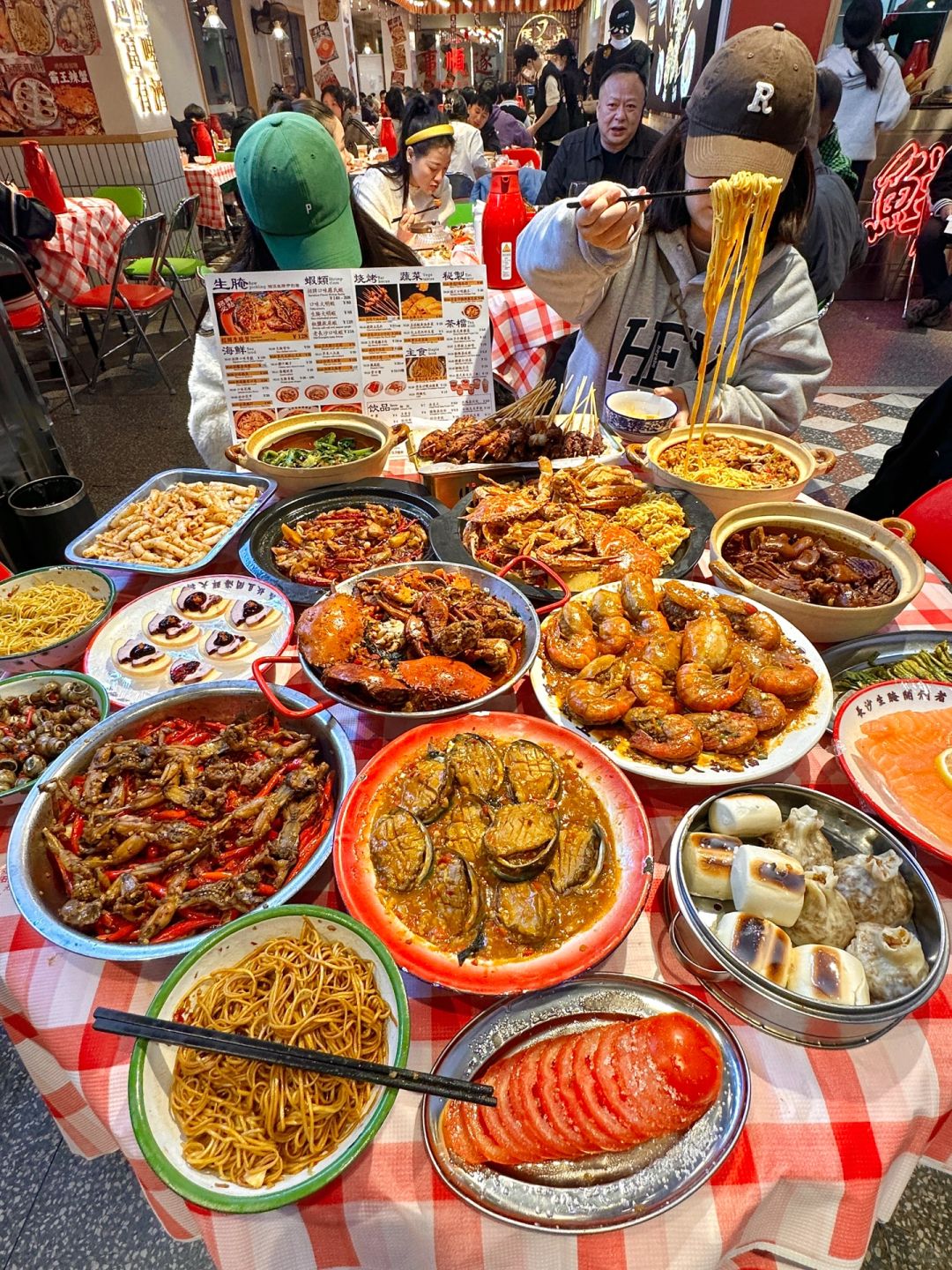Changsha-This is the favorite restaurant among locals in Changsha, and there are always many people there no matter when!