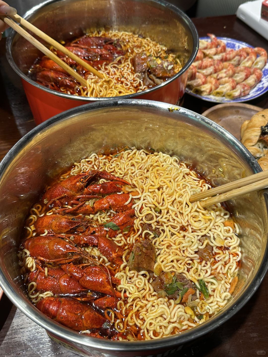 Shanghai/Hangzhou-Come to Shanghai Shrimp Fun restaurant eating XXL size crayfish instant noodles！