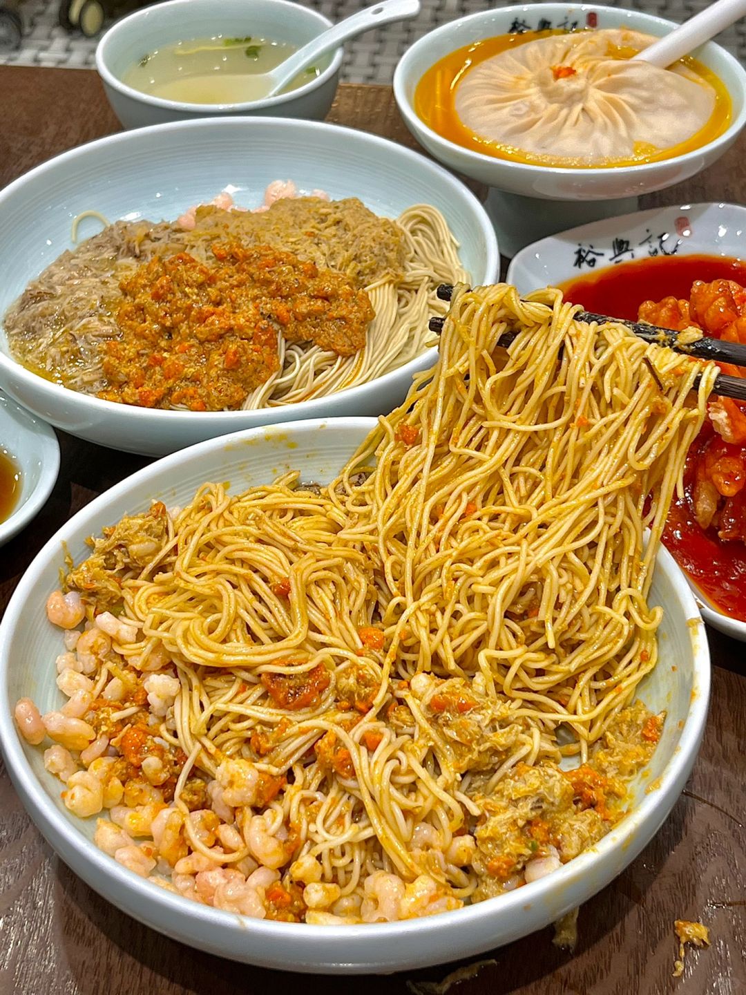 Shanghai/Hangzhou-Shanghai Yuxingji Bund Branch restaurant! Don’t miss its crab roe noodles and crab noodle soup！
