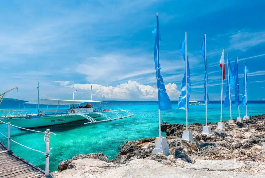 Cebu-Adventure in Cebu, Philippines, infinity pool and ocean wonders on Sumilon Island