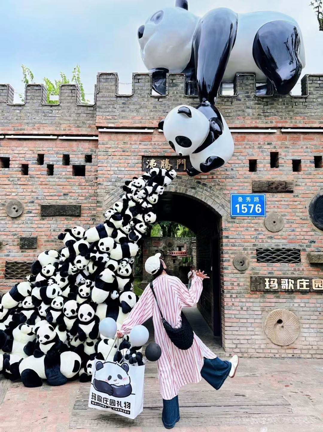 Chengdu/Chongqing-A travel guide book made by locals in Chengdu! You must watch before go to Chengdu!