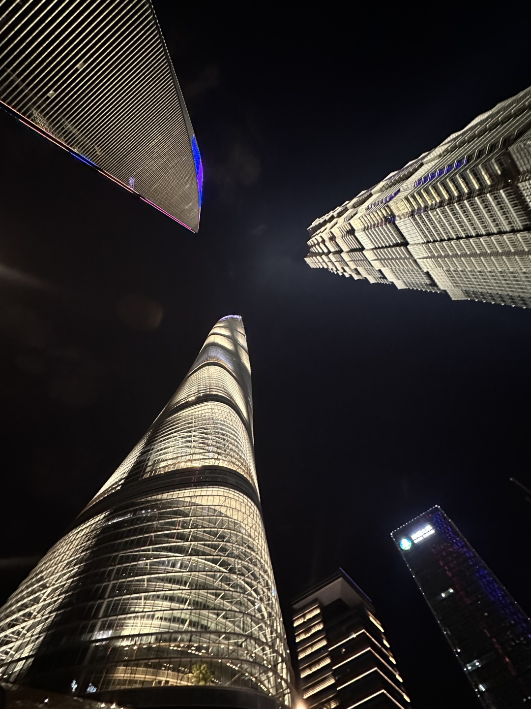 Shanghai/Hangzhou-There is no better place to take a photo of yourself while traveling in Shanghai than in Lujiazui!
