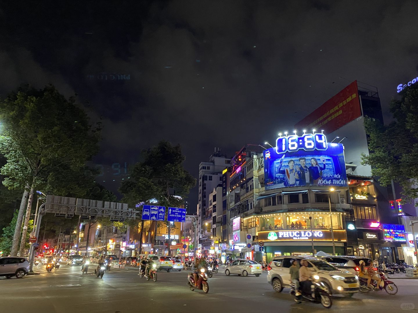 Ho Chi Minh-Pham Ngu Lao Street in Ho Chi Minh City, Vietnam, is a sex paradise for single men
