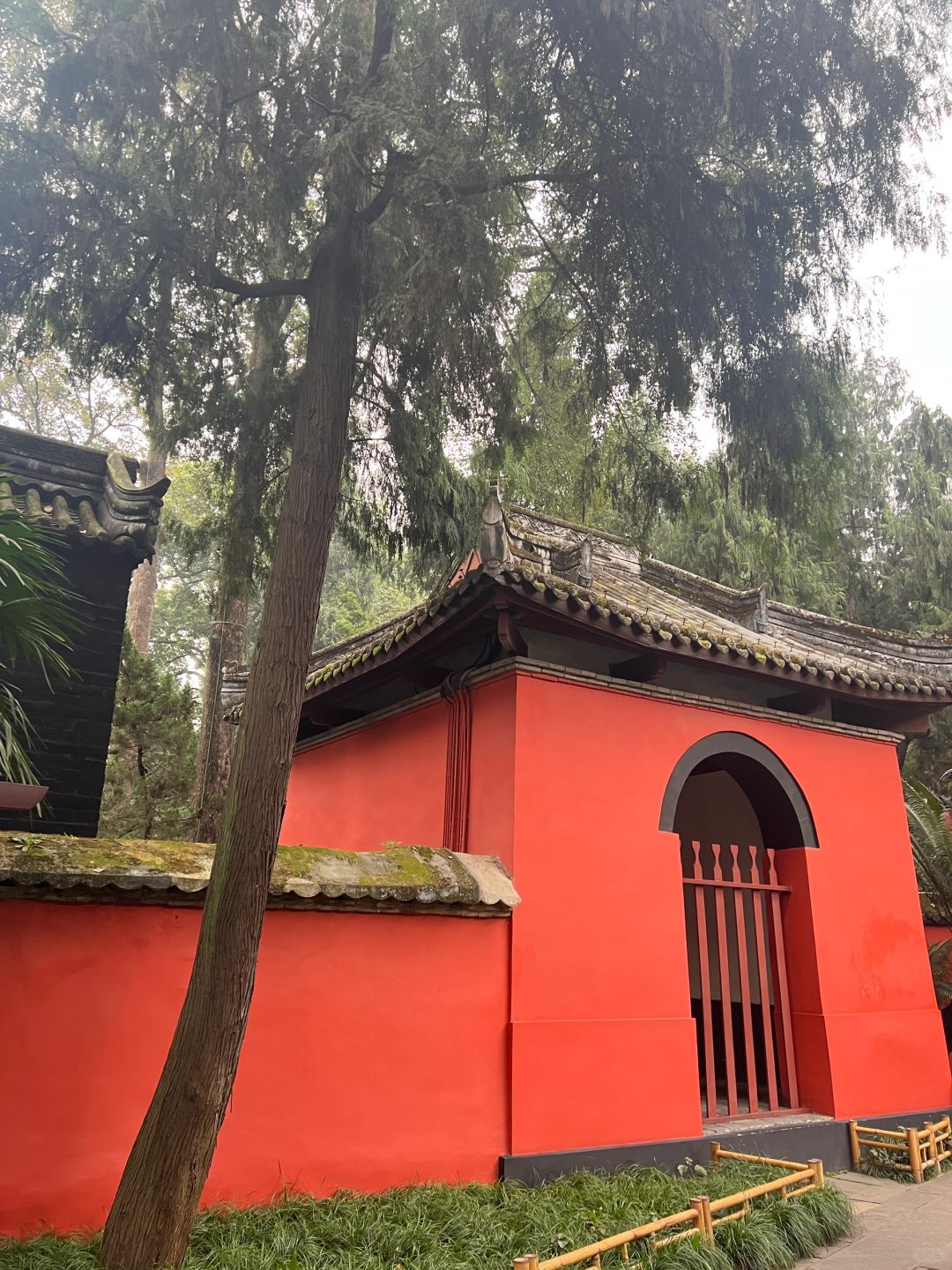Chengdu/Chongqing-Wuhou Temple in Chengdu,  Emperor Zhao Lie and Zhuge Liang of the Han Dynasty are both here!