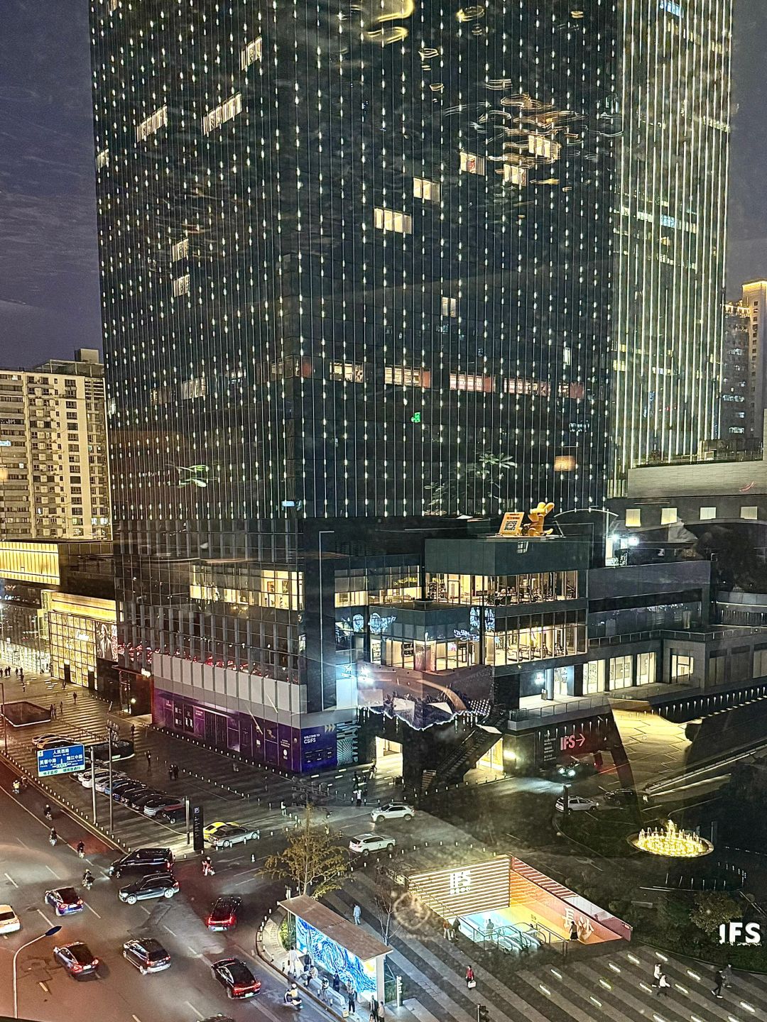 Changsha-Wuyi Zudao in Changsha combines foot baths with hotel style services, making it really suitable for lazy people!
