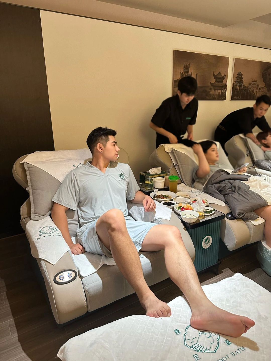 Changsha-Wuyi Zudao in Changsha offers unlimited food, high-definition VIP TVs, and private bathrooms!