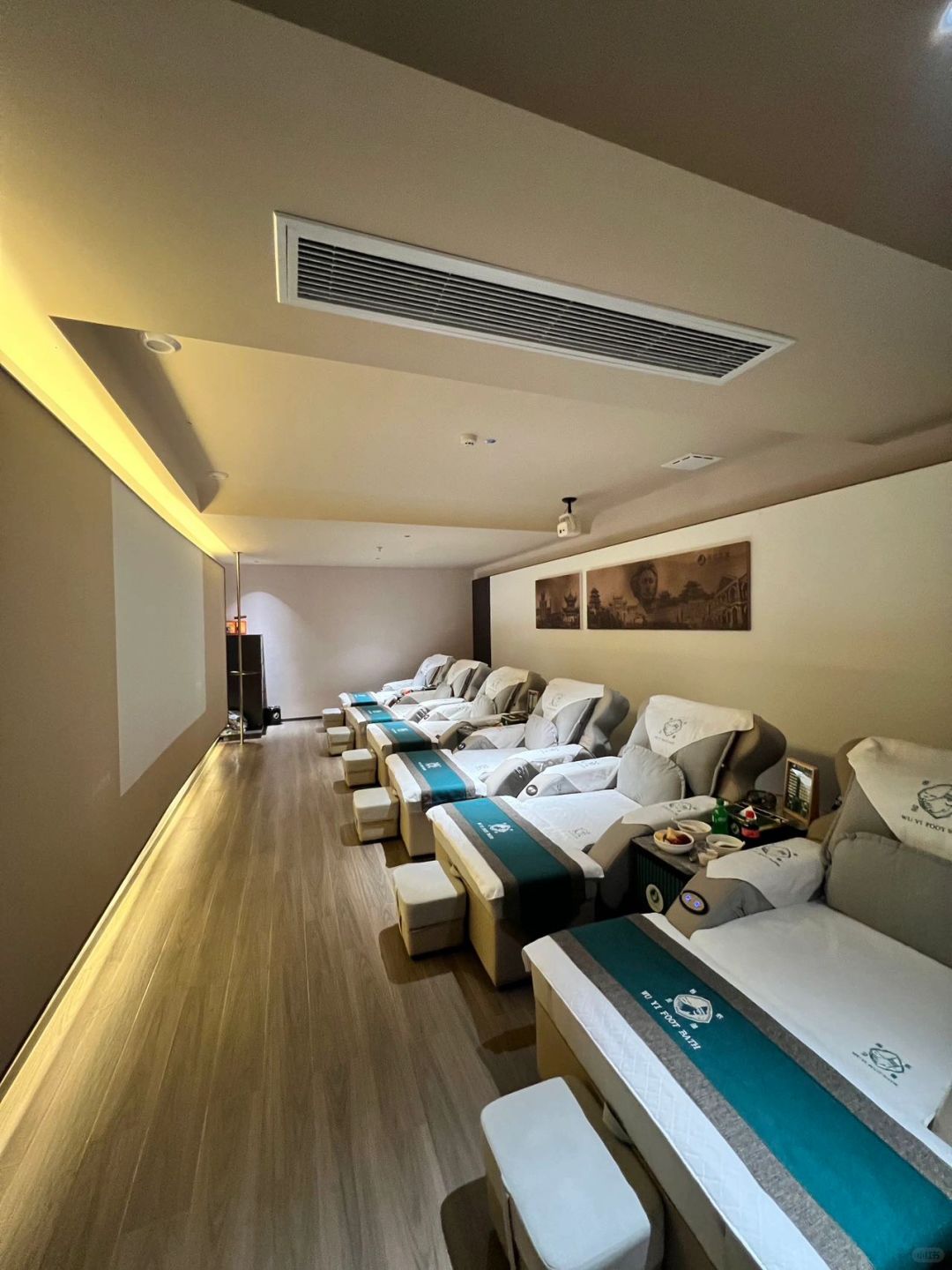 Changsha-Wuyi Zudao in Changsha offers unlimited food, high-definition VIP TVs, and private bathrooms!
