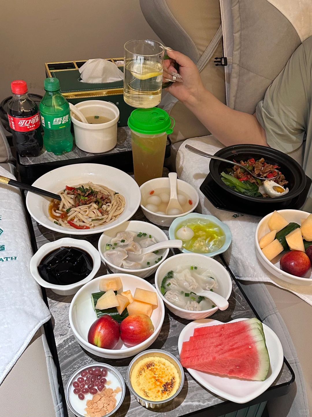 Changsha-Wuyi Zudao in Changsha offers unlimited food, high-definition VIP TVs, and private bathrooms!