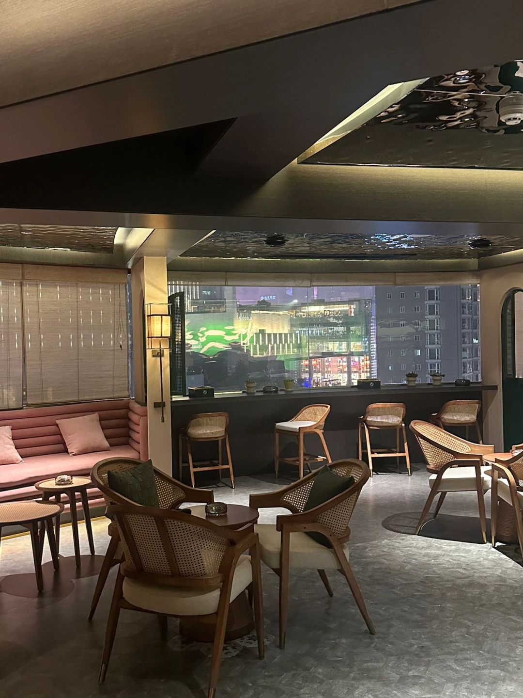 Changsha-Wuyi Zudao in Changsha offers unlimited food, high-definition VIP TVs, and private bathrooms!