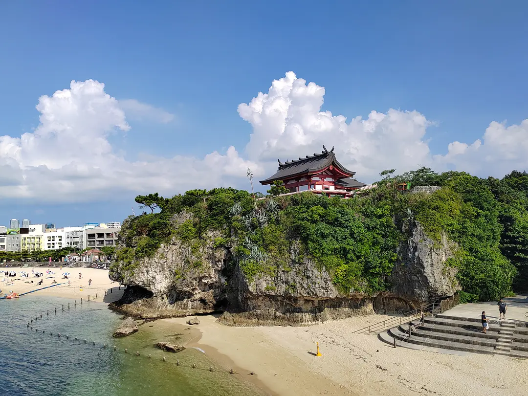 Okinawa-Summer trip to Okinawa:Shrine on the edge of the cliff,Chinian Cape,aquarium,beach in Manzamo