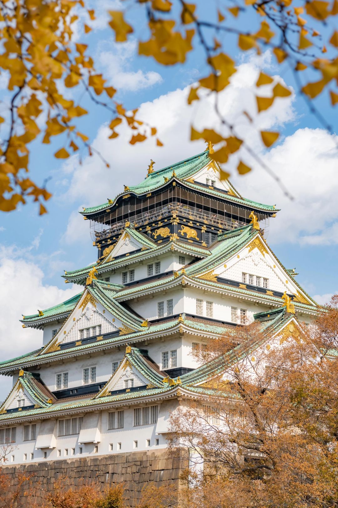 Osaka-Castle tower and the lake  are nice to take photos.Nishinomaru Garden go for shopping