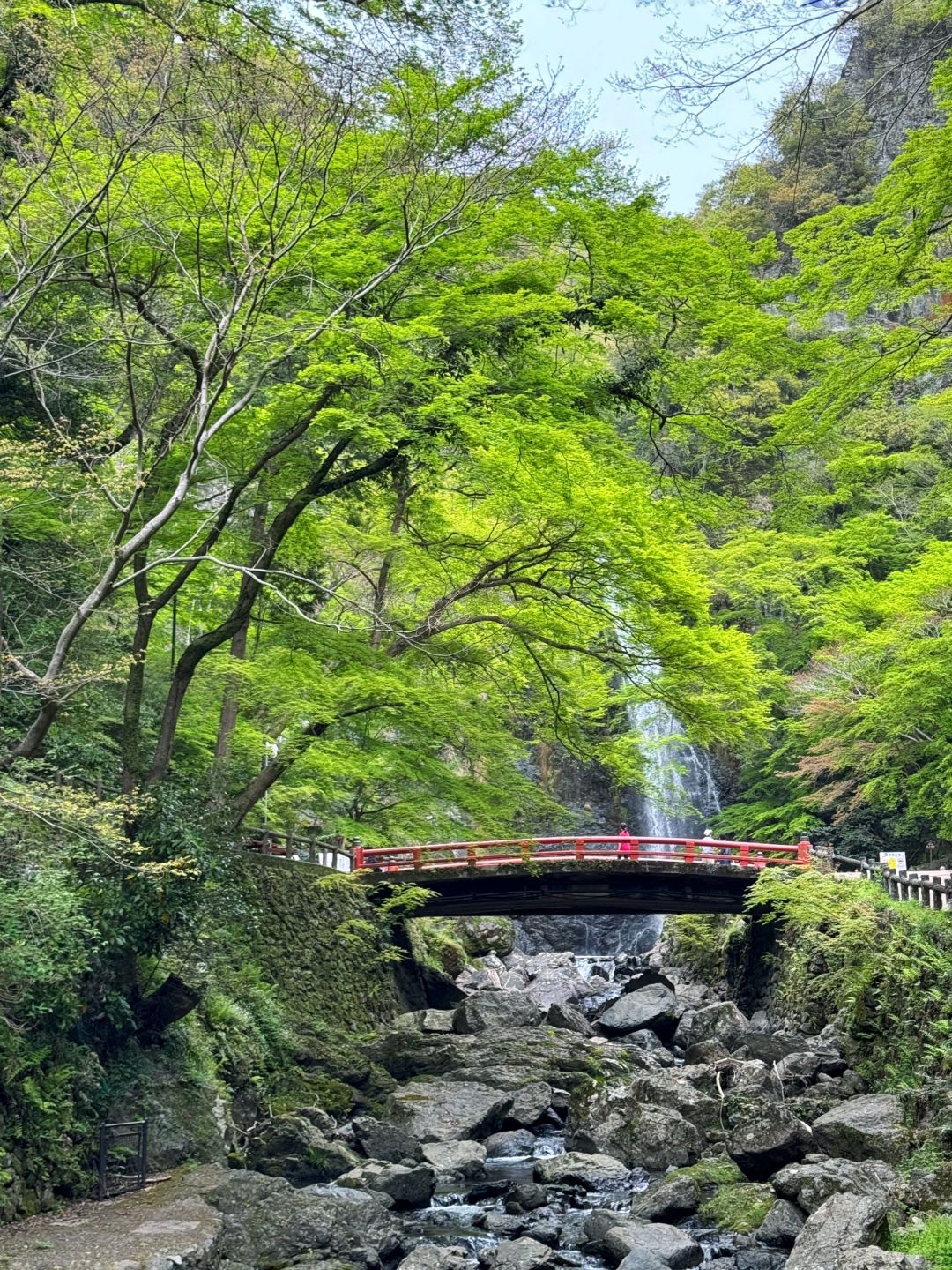Osaka-Yumen Park full of greenery,The Katsuo Daruma Temple are worth visiting.