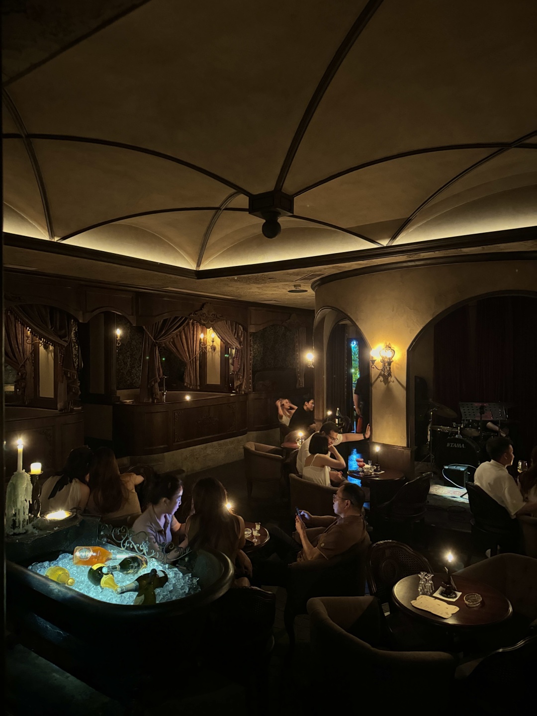Chengdu/Chongqing-Chengdu Daily Sommelier Bar, with a retro atmosphere and lazy jazz music!