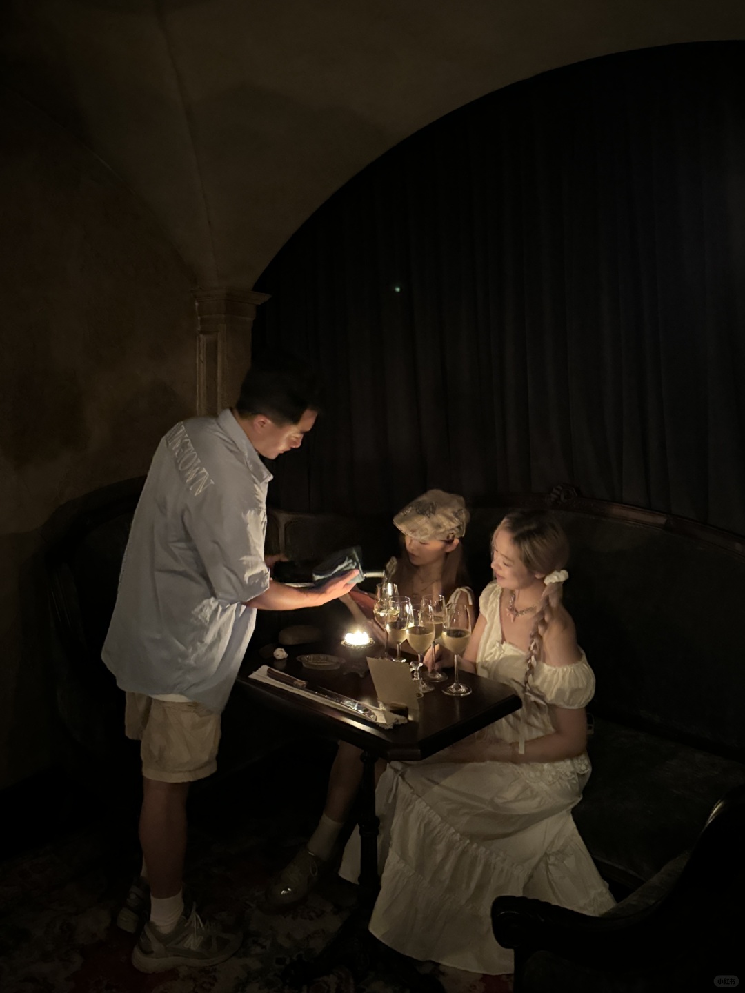 Chengdu/Chongqing-Chengdu Daily Sommelier Bar, with a retro atmosphere and lazy jazz music!