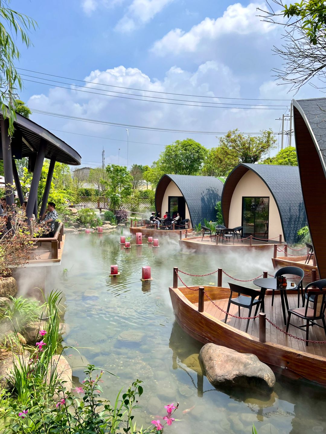 Changsha-Changsha Gengyu Yayuan Restaurant, dining on a fishing boat is so comfortable!