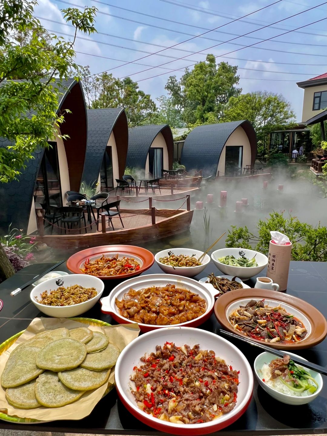 Changsha-Changsha Gengyu Yayuan Restaurant, dining on a fishing boat is so comfortable!