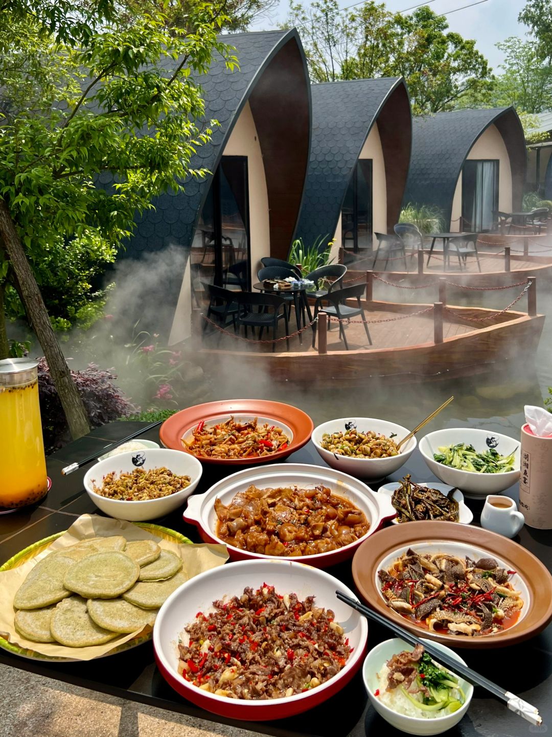Changsha-Changsha Gengyu Yayuan Restaurant, dining on a fishing boat is so comfortable!
