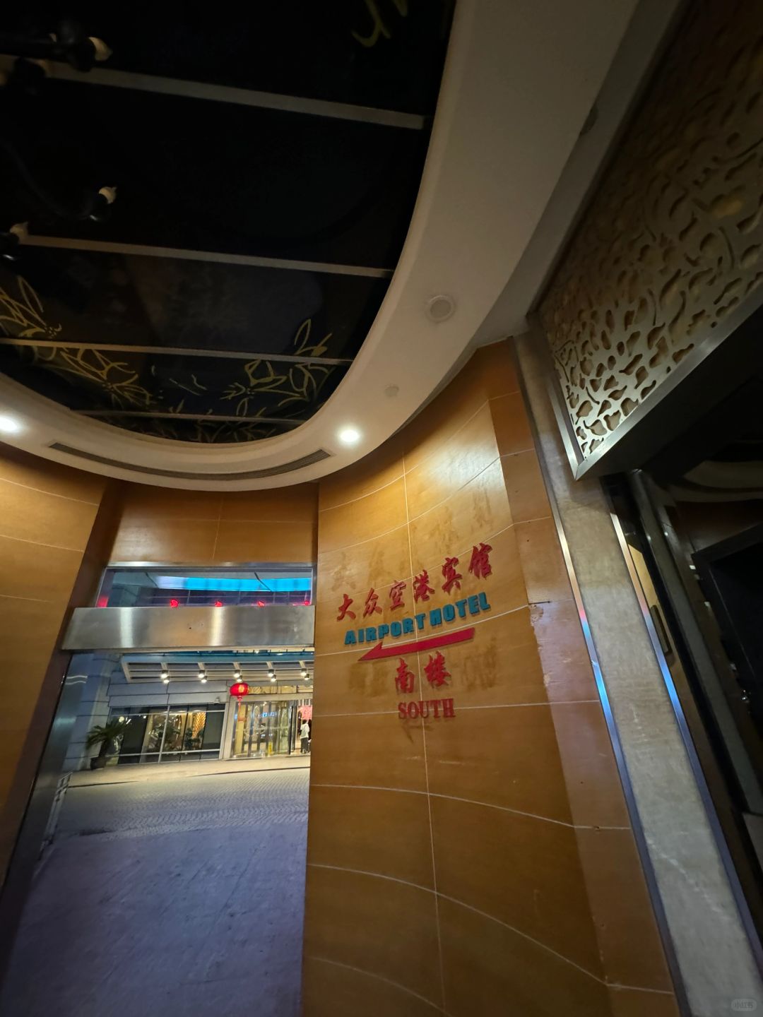 Shanghai/Hangzhou-The rooms at Shanghai Volkswagen Airport Hotel are overall clean, and I didn't hear any noise at night!