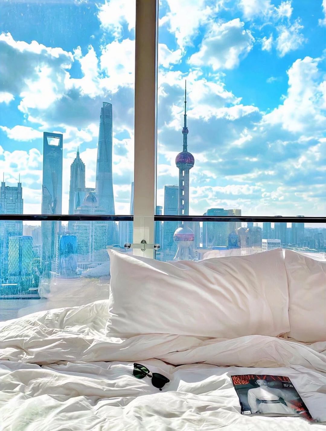 Shanghai/Hangzhou-W Hotel Shanghai, with large french window, can enjoy the beautiful scenery of Pujiang River!