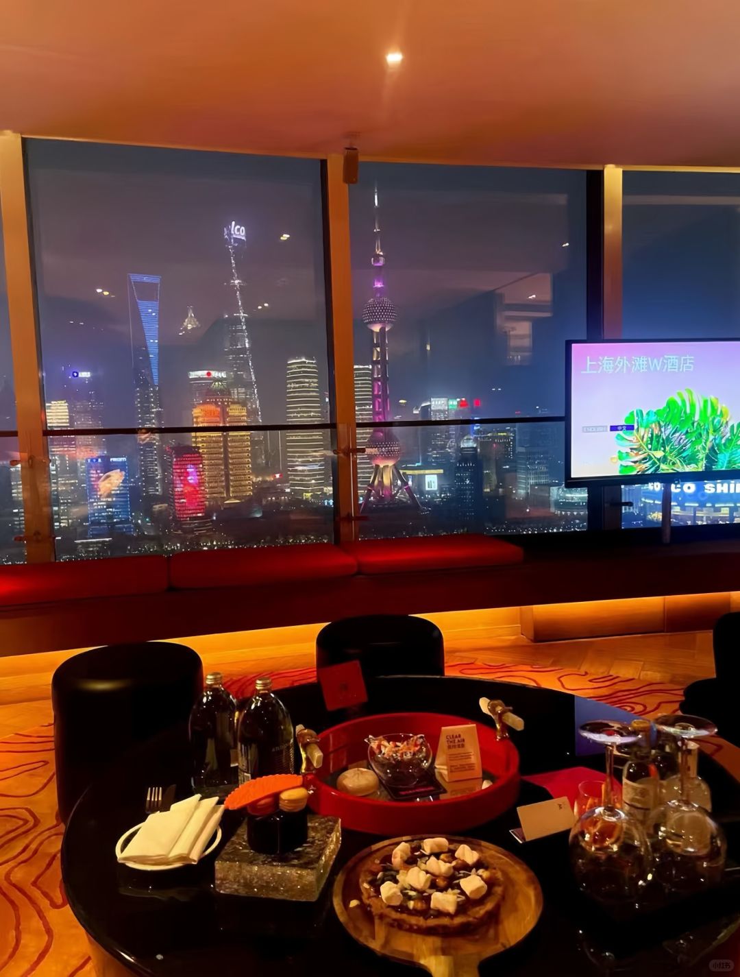 Shanghai/Hangzhou-W Hotel Shanghai, with large french window, can enjoy the beautiful scenery of Pujiang River!