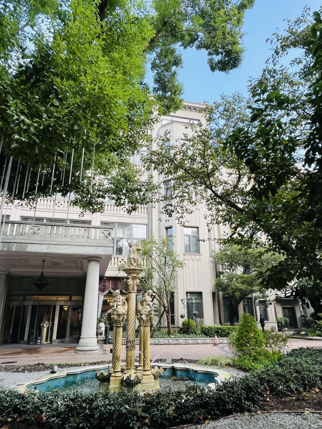 Shanghai/Hangzhou-Feel the history at Shanghai East Lake Hotel，It is now a building protected by the Shanghai Municipal Government.