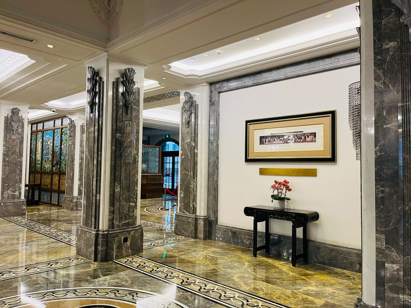 Shanghai/Hangzhou-Feel the history at Shanghai East Lake Hotel，It is now a building protected by the Shanghai Municipal Government.