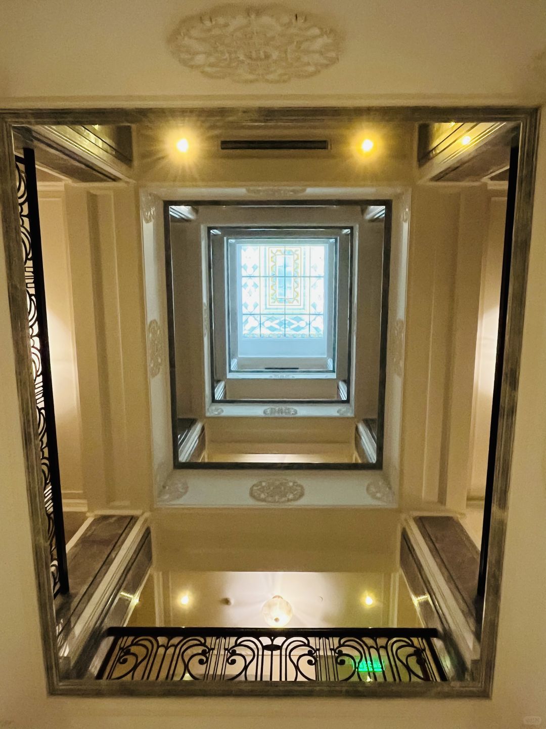 Shanghai/Hangzhou-Feel the history at Shanghai East Lake Hotel，It is now a building protected by the Shanghai Municipal Government.