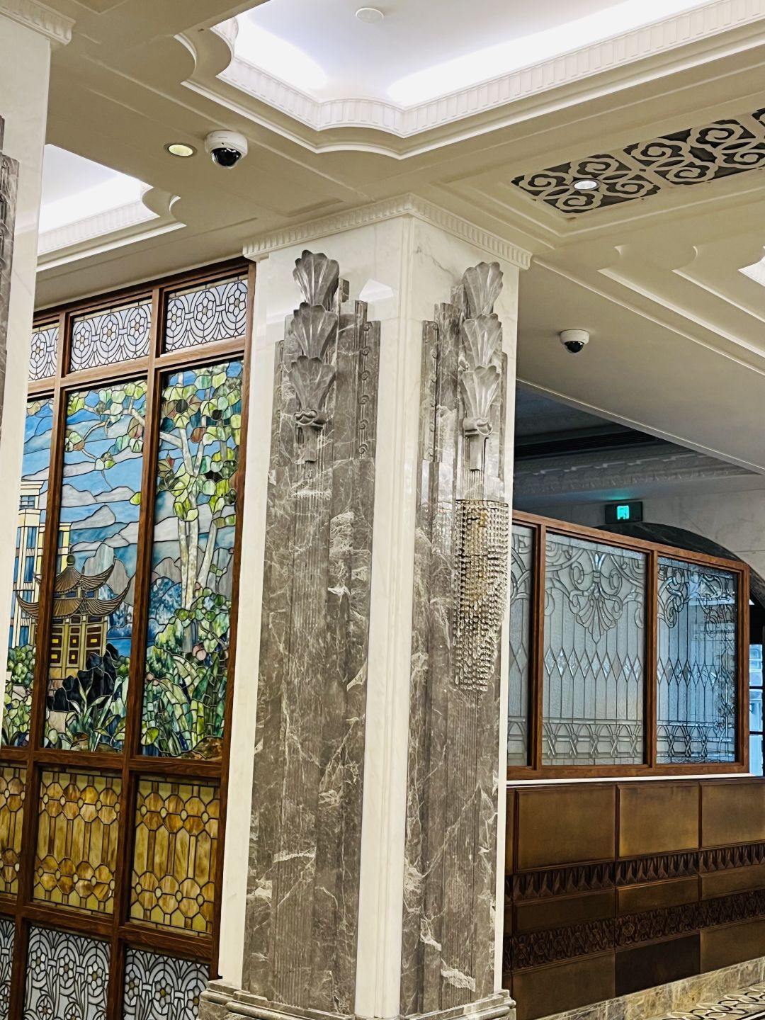 Shanghai/Hangzhou-Feel the history at Shanghai East Lake Hotel，It is now a building protected by the Shanghai Municipal Government.