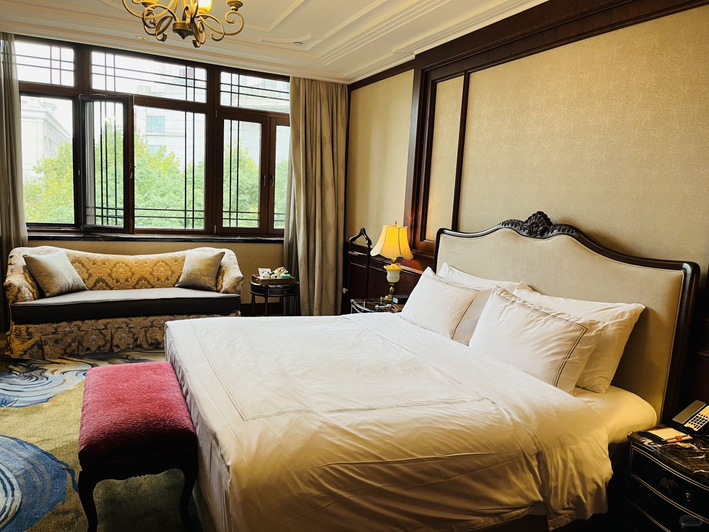 Shanghai/Hangzhou-Feel the history at Shanghai East Lake Hotel，It is now a building protected by the Shanghai Municipal Government.