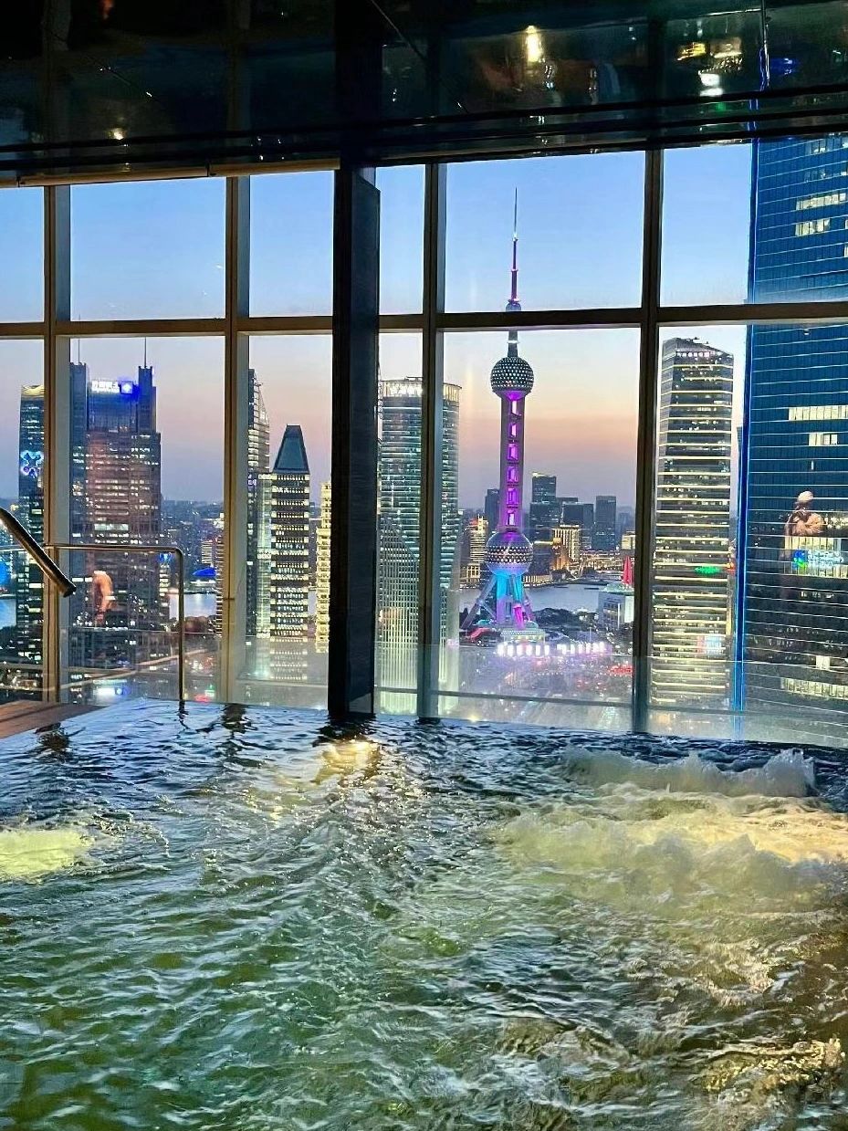 Shanghai/Hangzhou-The Shanghai Regent Hotel has a high-rise infinity pool and a Roman sauna!