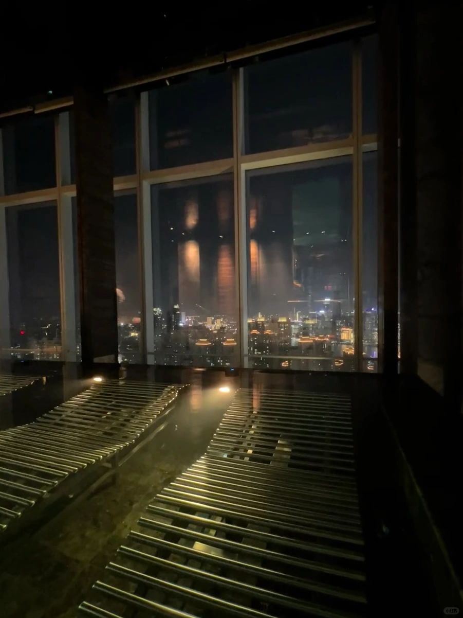 Shanghai/Hangzhou-The Shanghai Regent Hotel has a high-rise infinity pool and a Roman sauna!