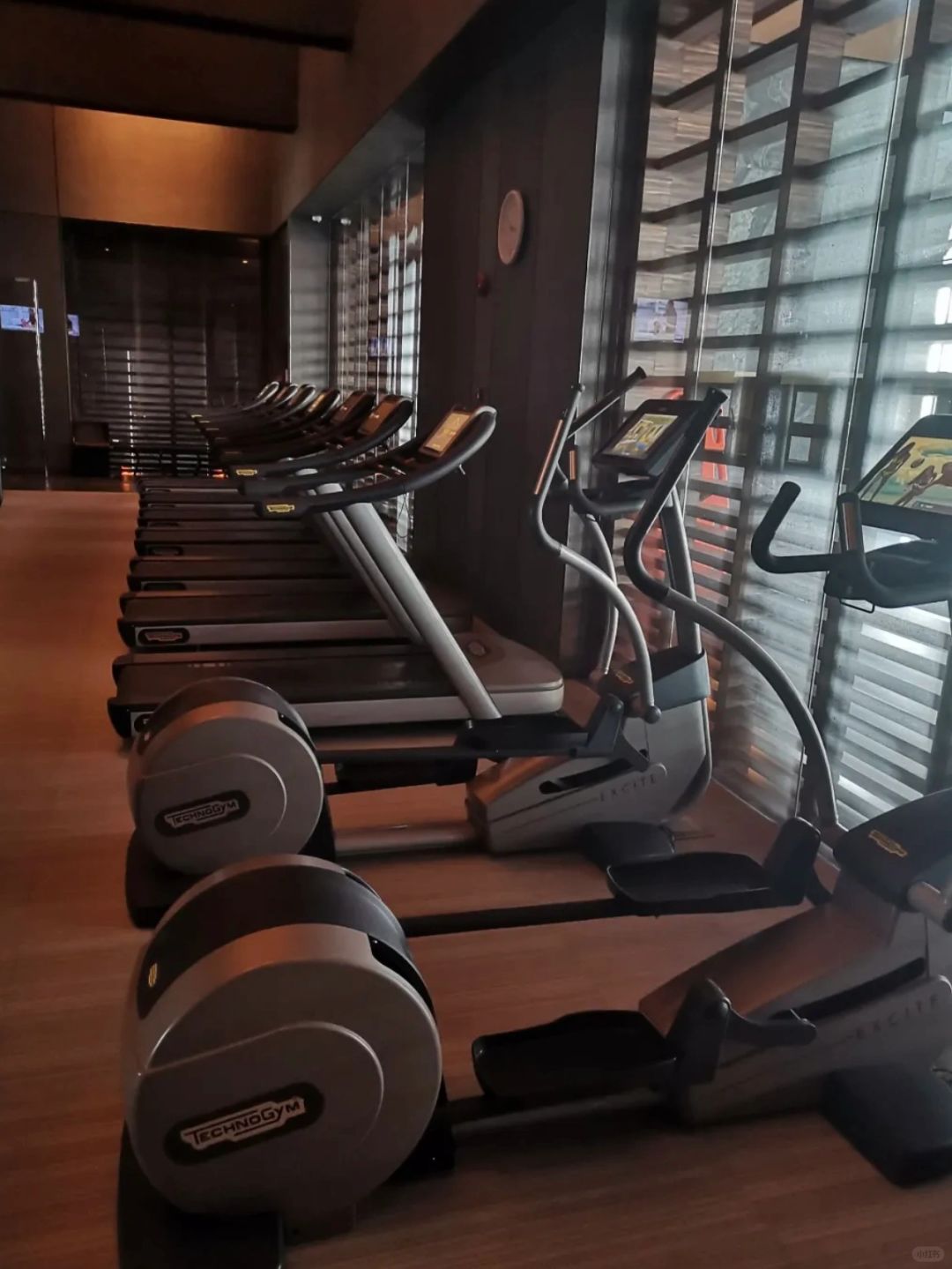Shanghai/Hangzhou-The Shanghai Regent Hotel has a high-rise infinity pool and a Roman sauna!