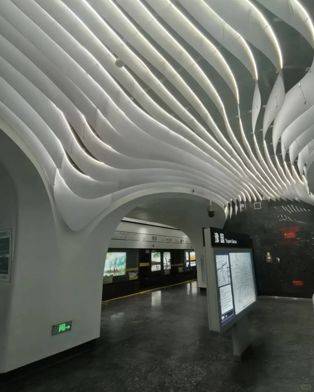 Shanghai/Hangzhou-A must-see guide book in the magical city of Shanghai!