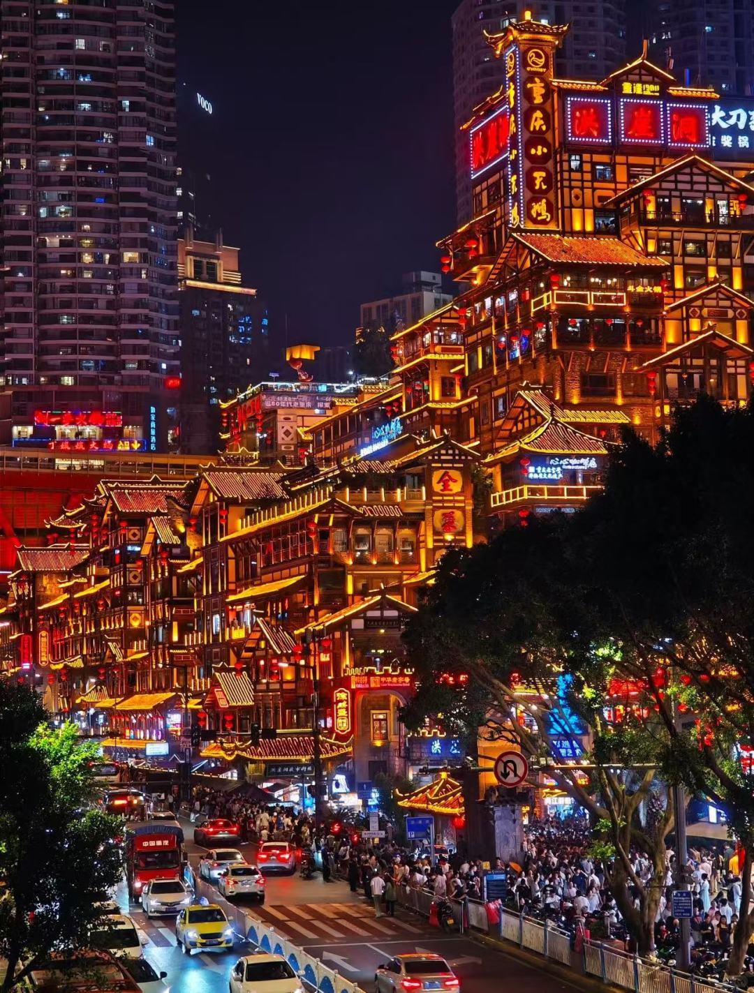 Chengdu/Chongqing-Hongyadong in Chongqing, its stilted houses are the most distinctive traditional architecture in Sichuan and Chongqing!