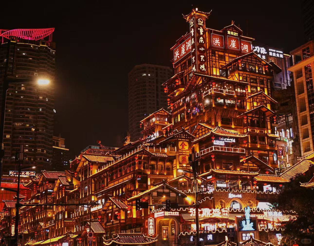 Chengdu/Chongqing-Hongyadong in Chongqing, its stilted houses are the most distinctive traditional architecture in Sichuan and Chongqing!