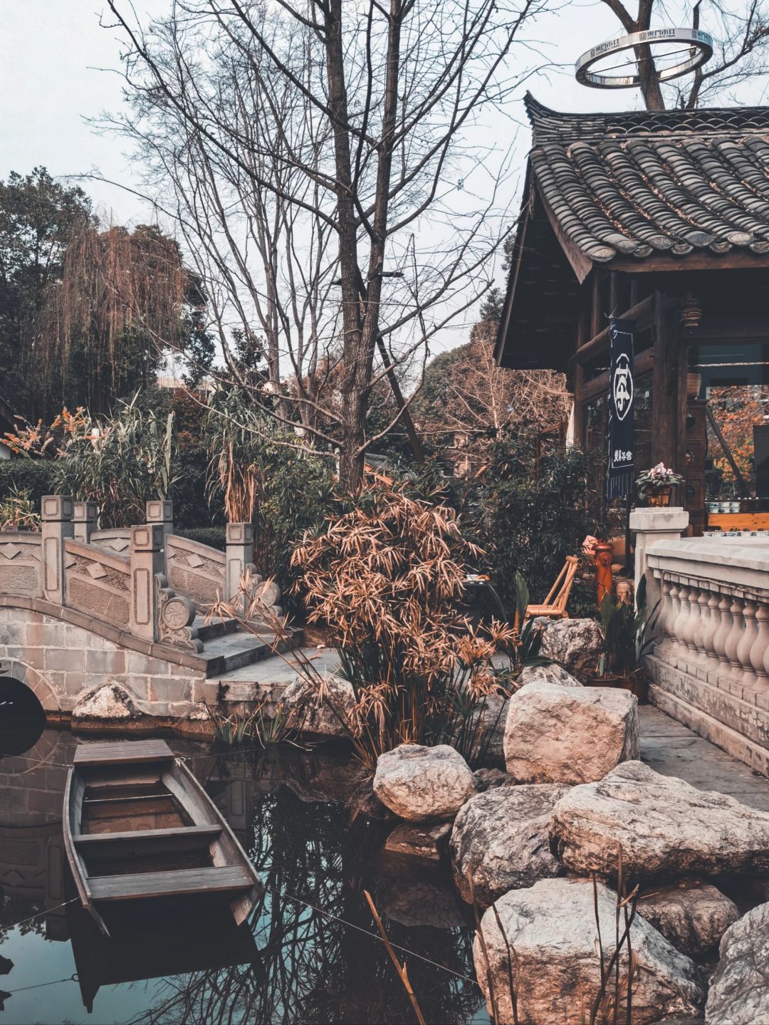 Chengdu/Chongqing-Chengdu Dongmen Shijing Teahouse, where locals drink tea, play cards, eat, and chat!