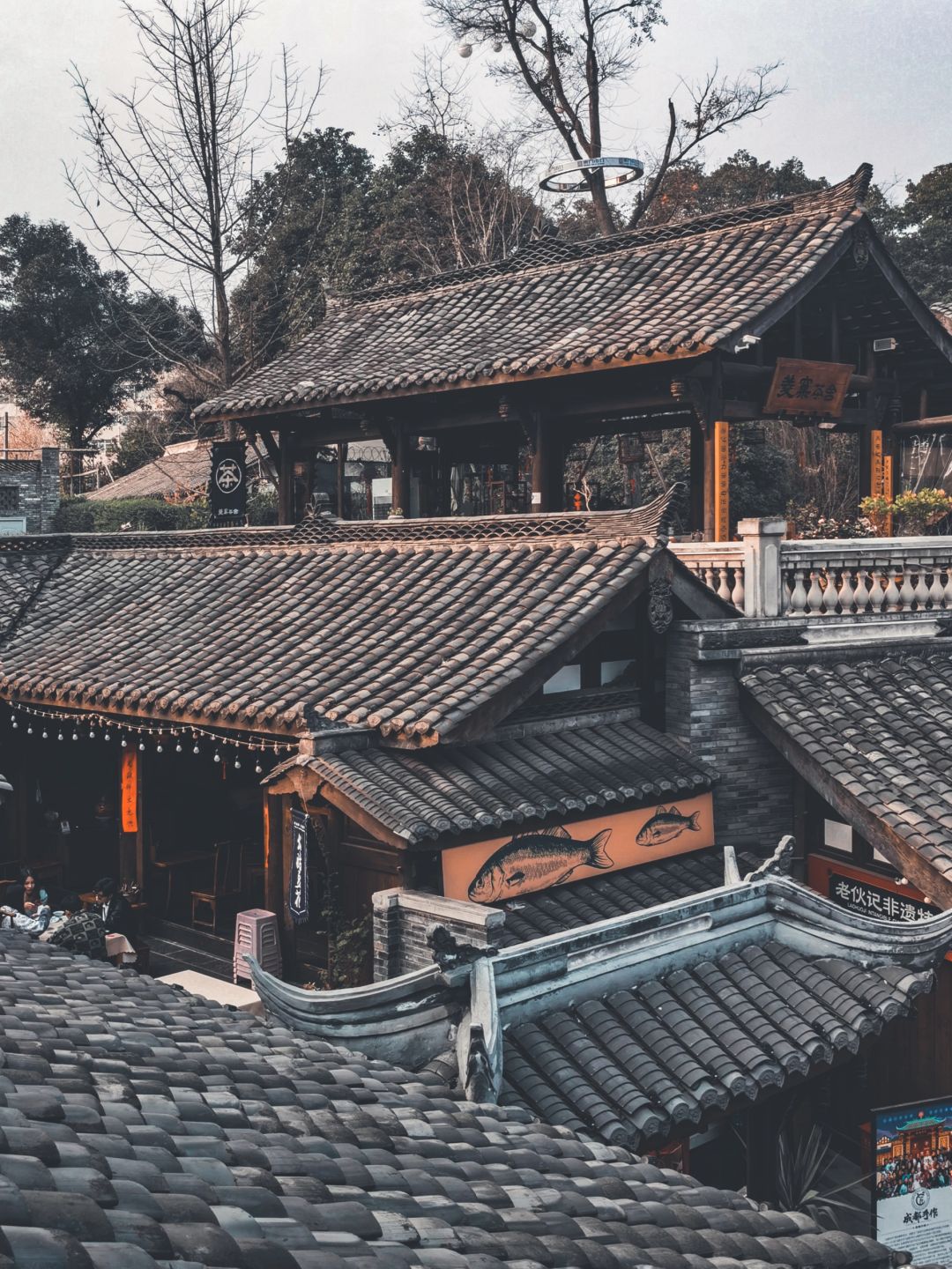 Chengdu/Chongqing-Chengdu Dongmen Shijing Teahouse, where locals drink tea, play cards, eat, and chat!