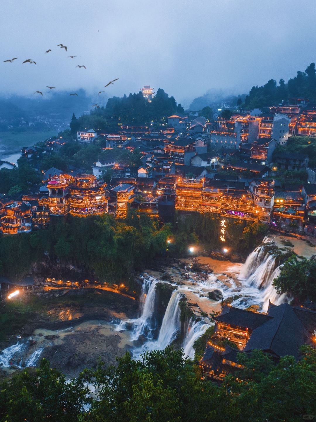 Changsha-Here are some must visit places in Hunan! It has beautiful green mountains and clear waters, as well as rich and colorful ethnic customs!