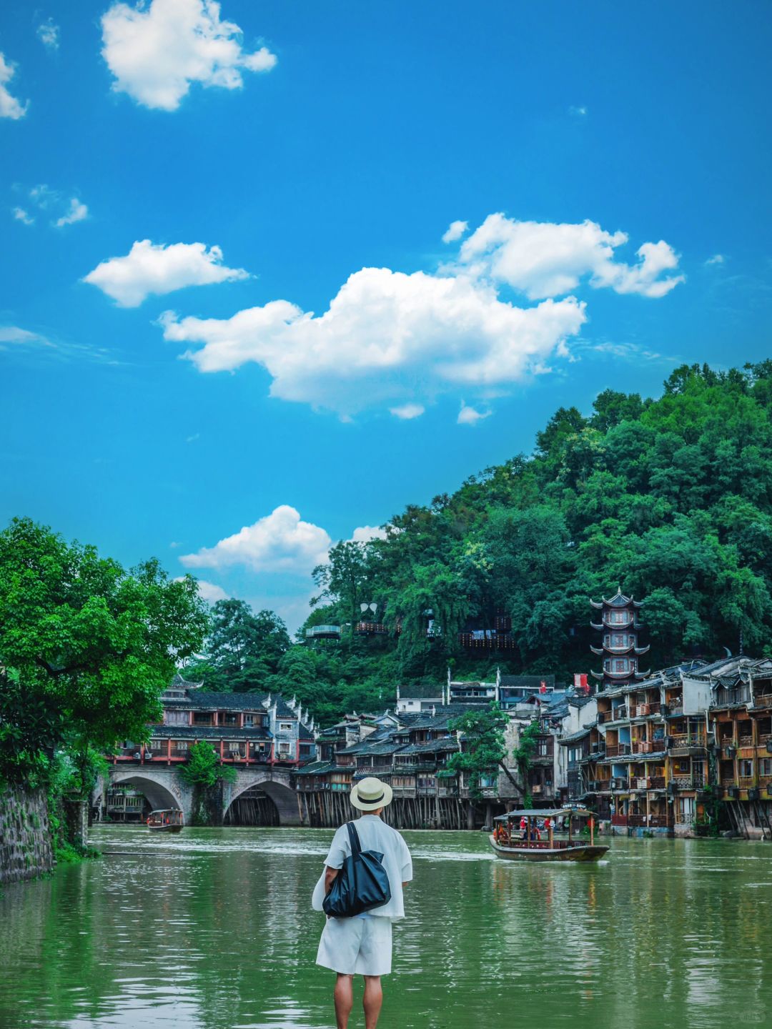 Changsha-Here are some must visit places in Hunan! It has beautiful green mountains and clear waters, as well as rich and colorful ethnic customs!