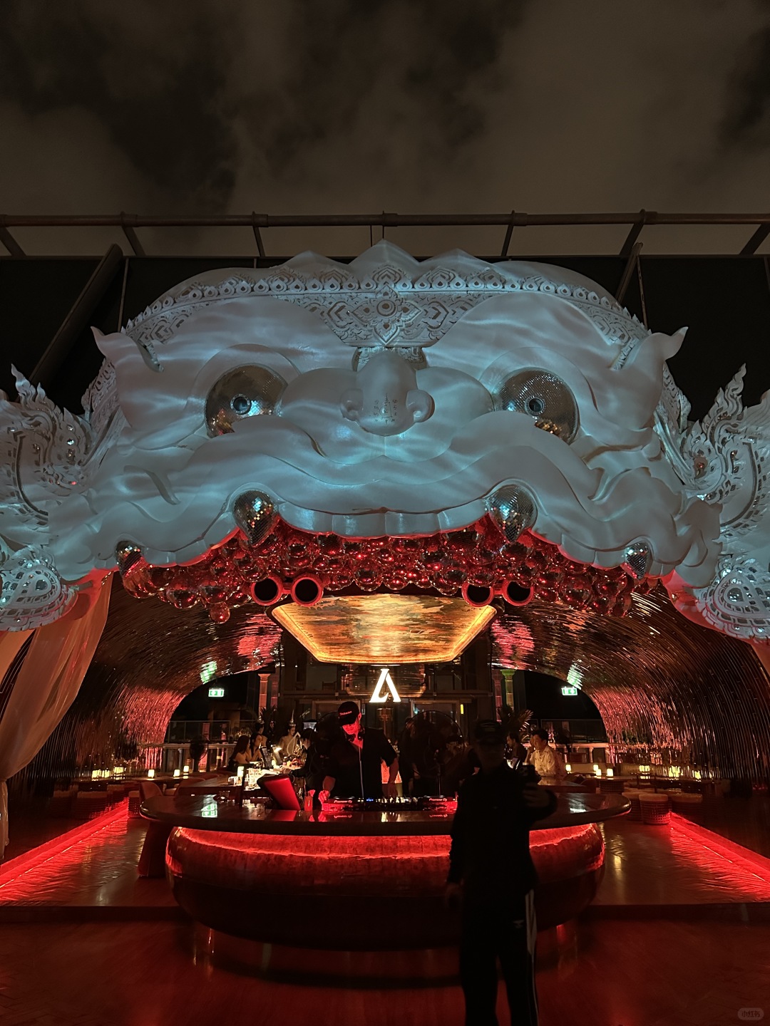 Bangkok-Thai sensory new high point, ?Bangkok's first 61st floor sky bar Akara Sky Hanuman