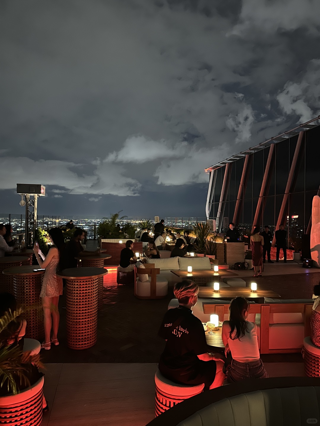 Bangkok-Thai sensory new high point, ?Bangkok's first 61st floor sky bar Akara Sky Hanuman