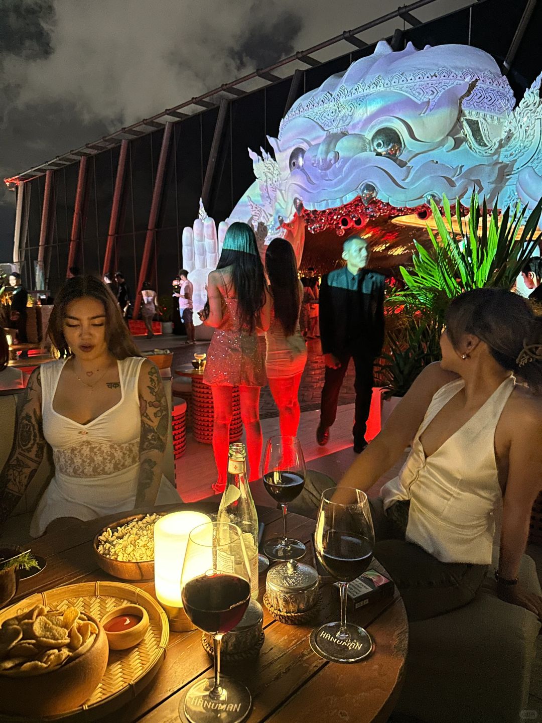 Bangkok-Thai sensory new high point, ?Bangkok's first 61st floor sky bar Akara Sky Hanuman