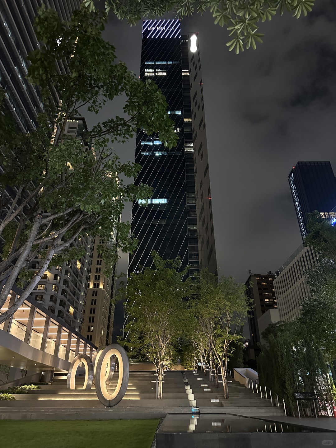 Bangkok-Thai sensory new high point, ?Bangkok's first 61st floor sky bar Akara Sky Hanuman