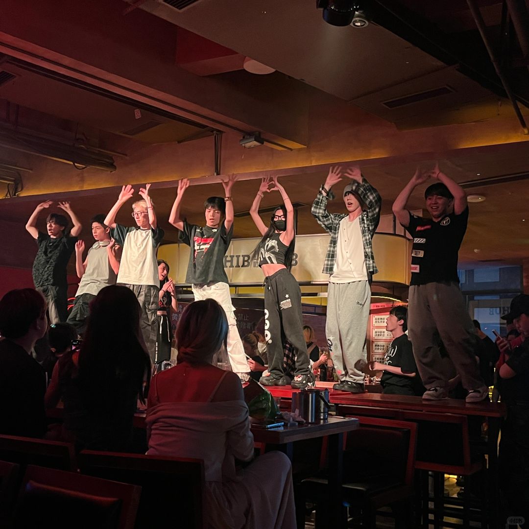 Chengdu/Chongqing-Chengdu Mini90 Bar has a great atmosphere, and everyone is very good at dancing!