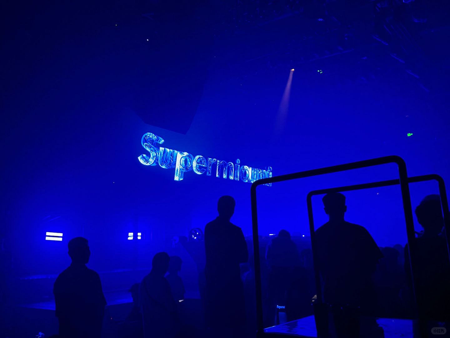 Beijing/Tianjin-Beijing Supermiami Miami Works Sports new store opens， The lighting is very good, and the performance venue is relatively large.