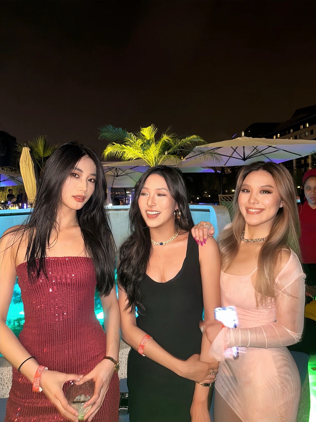 Beijing/Tianjin-With years of drinking experience with friends, I can share with you some bars in Beijing that have a better local atmosphere!