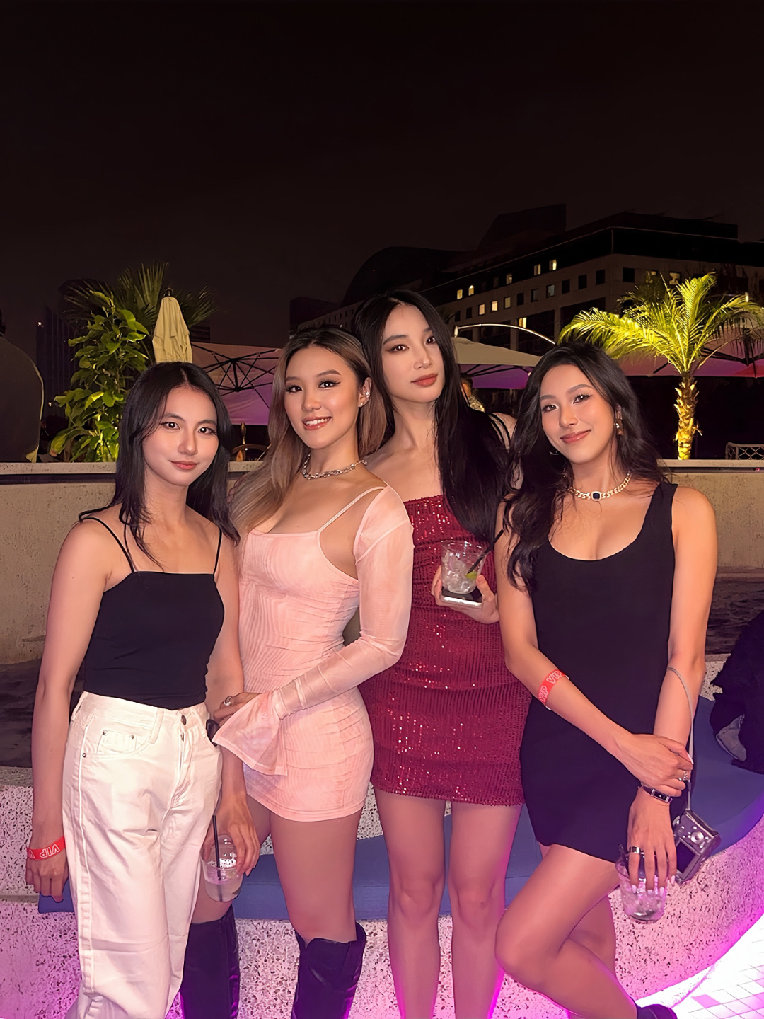 Beijing/Tianjin-With years of drinking experience with friends, I can share with you some bars in Beijing that have a better local atmosphere!