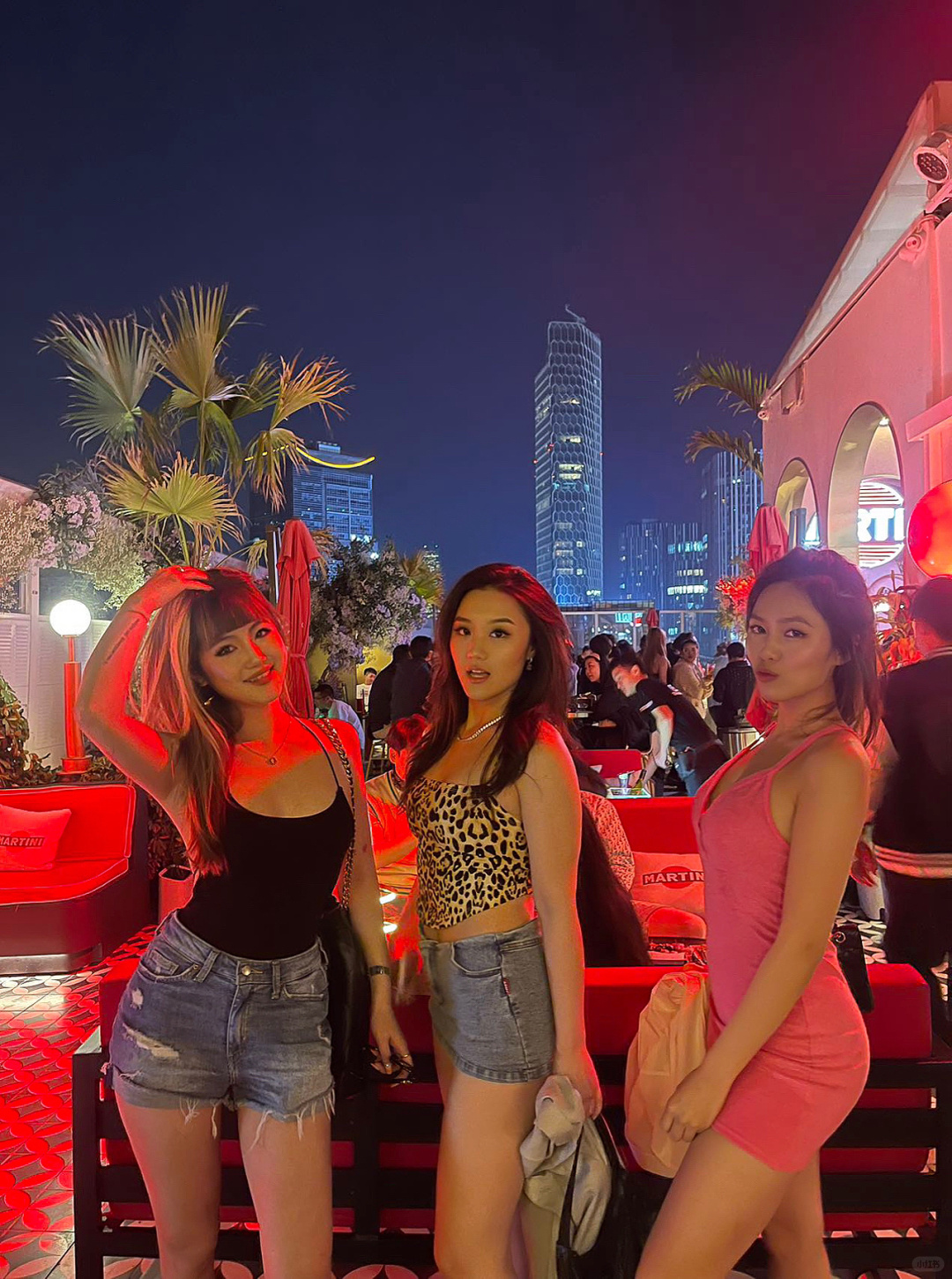 Beijing/Tianjin-With years of drinking experience with friends, I can share with you some bars in Beijing that have a better local atmosphere!